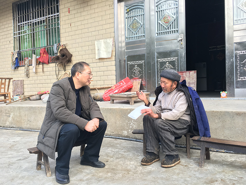 7向建軍赴龍山縣民主村扶貧點入戶調(diào)研.jpg